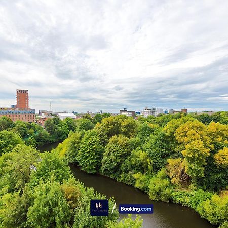 Cosy Mcr 1 Bedroom Apartment By Host A Home Short Lets & Serviced Accommodation Manchester With Balcony エクステリア 写真