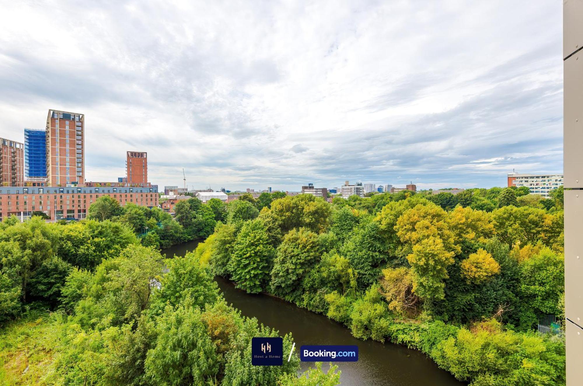 Cosy Mcr 1 Bedroom Apartment By Host A Home Short Lets & Serviced Accommodation Manchester With Balcony エクステリア 写真