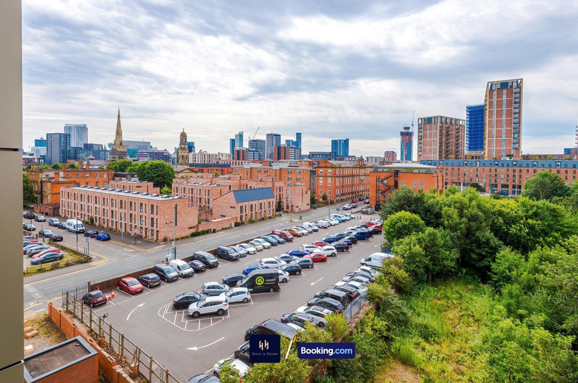 Cosy Mcr 1 Bedroom Apartment By Host A Home Short Lets & Serviced Accommodation Manchester With Balcony エクステリア 写真