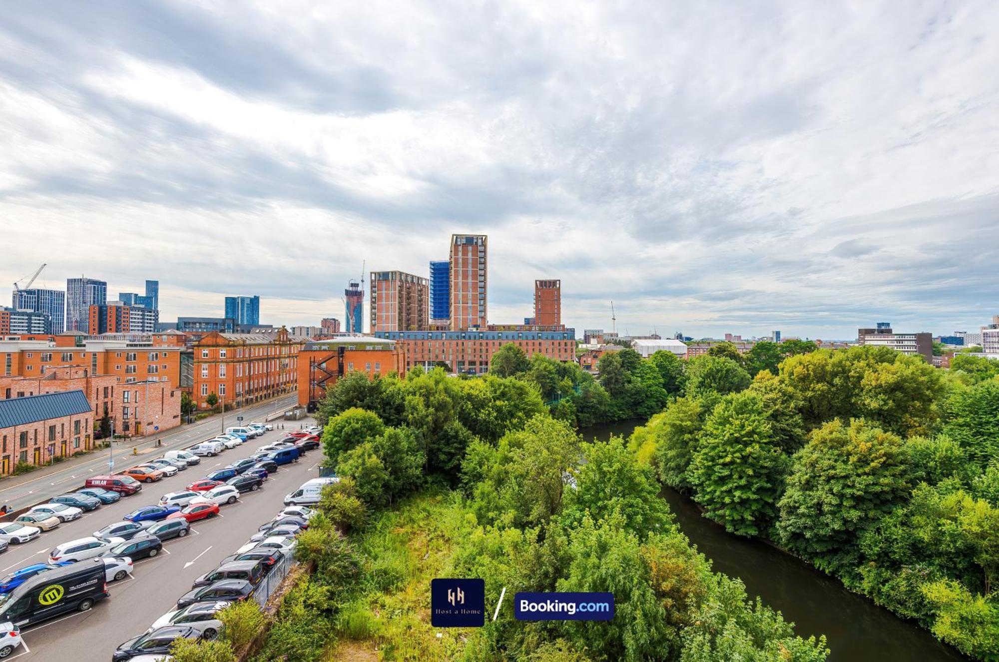 Cosy Mcr 1 Bedroom Apartment By Host A Home Short Lets & Serviced Accommodation Manchester With Balcony エクステリア 写真