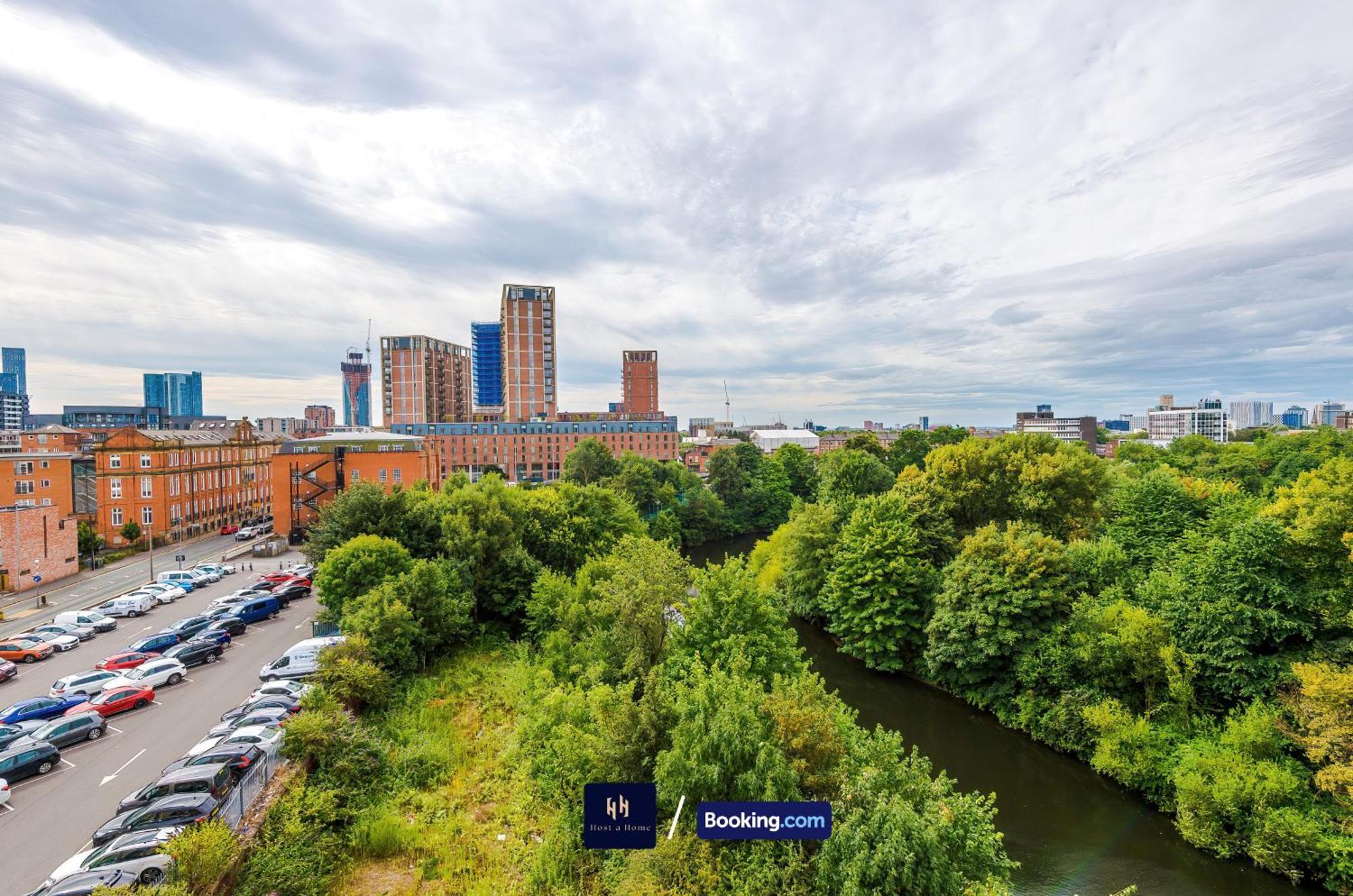 Cosy Mcr 1 Bedroom Apartment By Host A Home Short Lets & Serviced Accommodation Manchester With Balcony エクステリア 写真