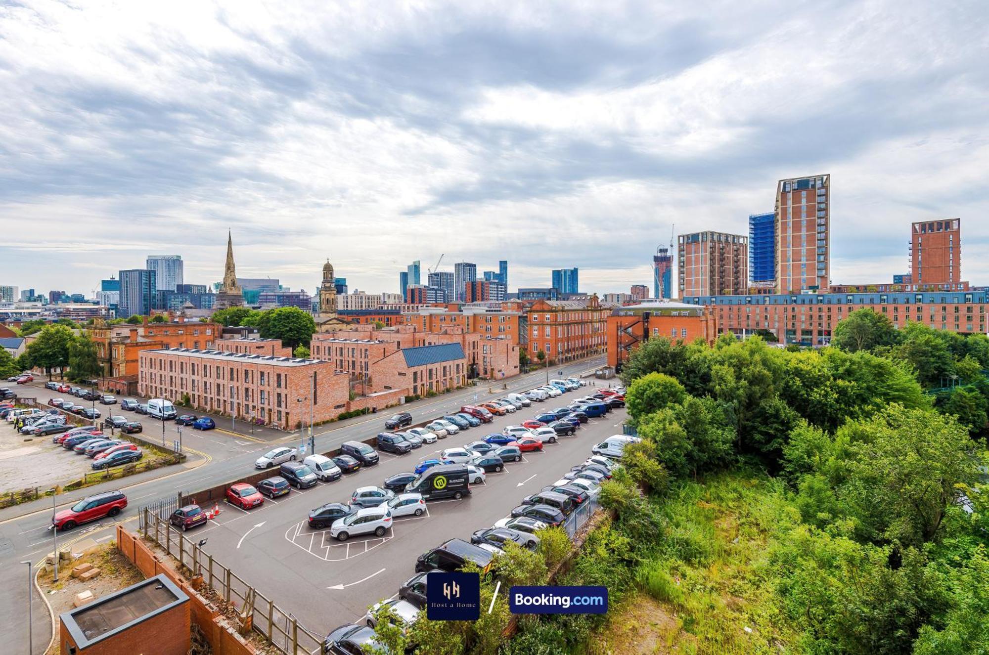 Cosy Mcr 1 Bedroom Apartment By Host A Home Short Lets & Serviced Accommodation Manchester With Balcony エクステリア 写真