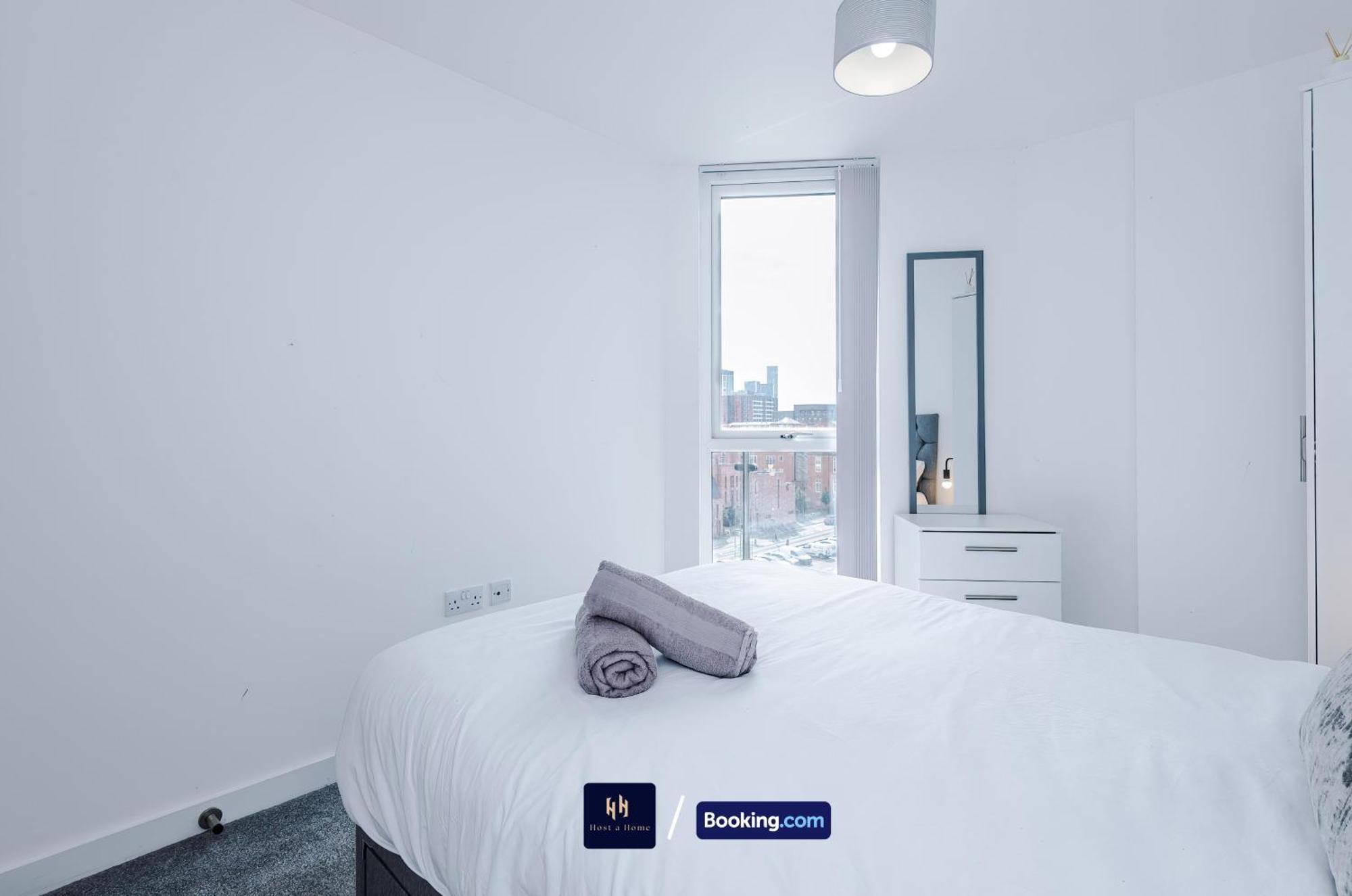 Cosy Mcr 1 Bedroom Apartment By Host A Home Short Lets & Serviced Accommodation Manchester With Balcony エクステリア 写真