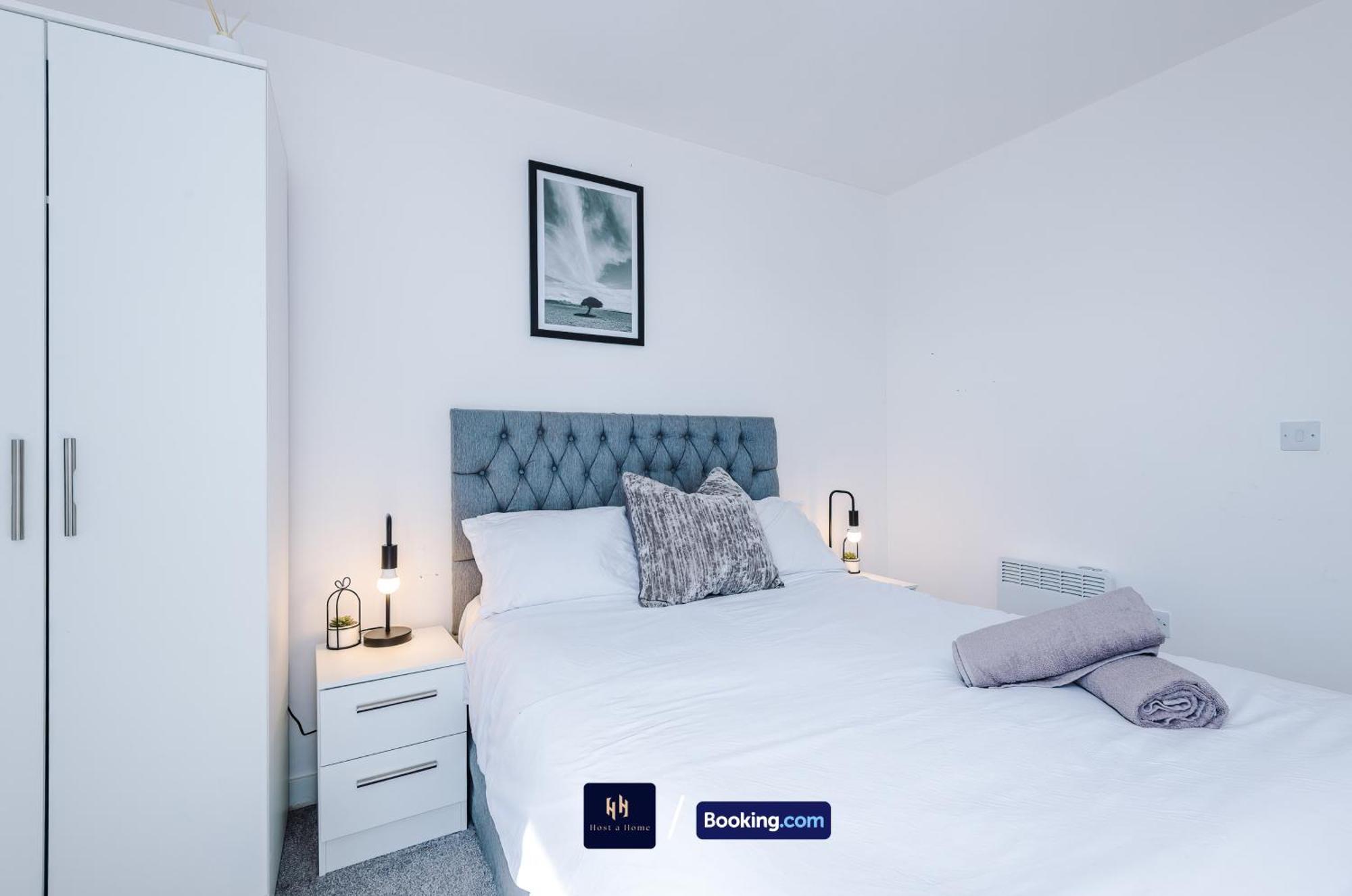 Cosy Mcr 1 Bedroom Apartment By Host A Home Short Lets & Serviced Accommodation Manchester With Balcony エクステリア 写真